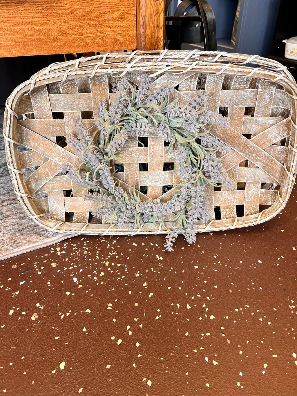 Tobacco Basket & Wreath