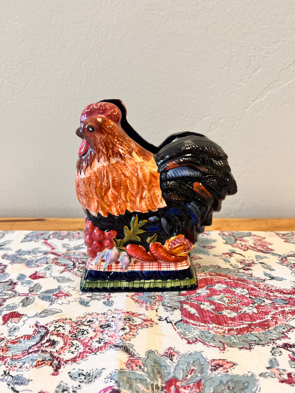The Stonehouse Farm Collection Hen Napkin Holder
