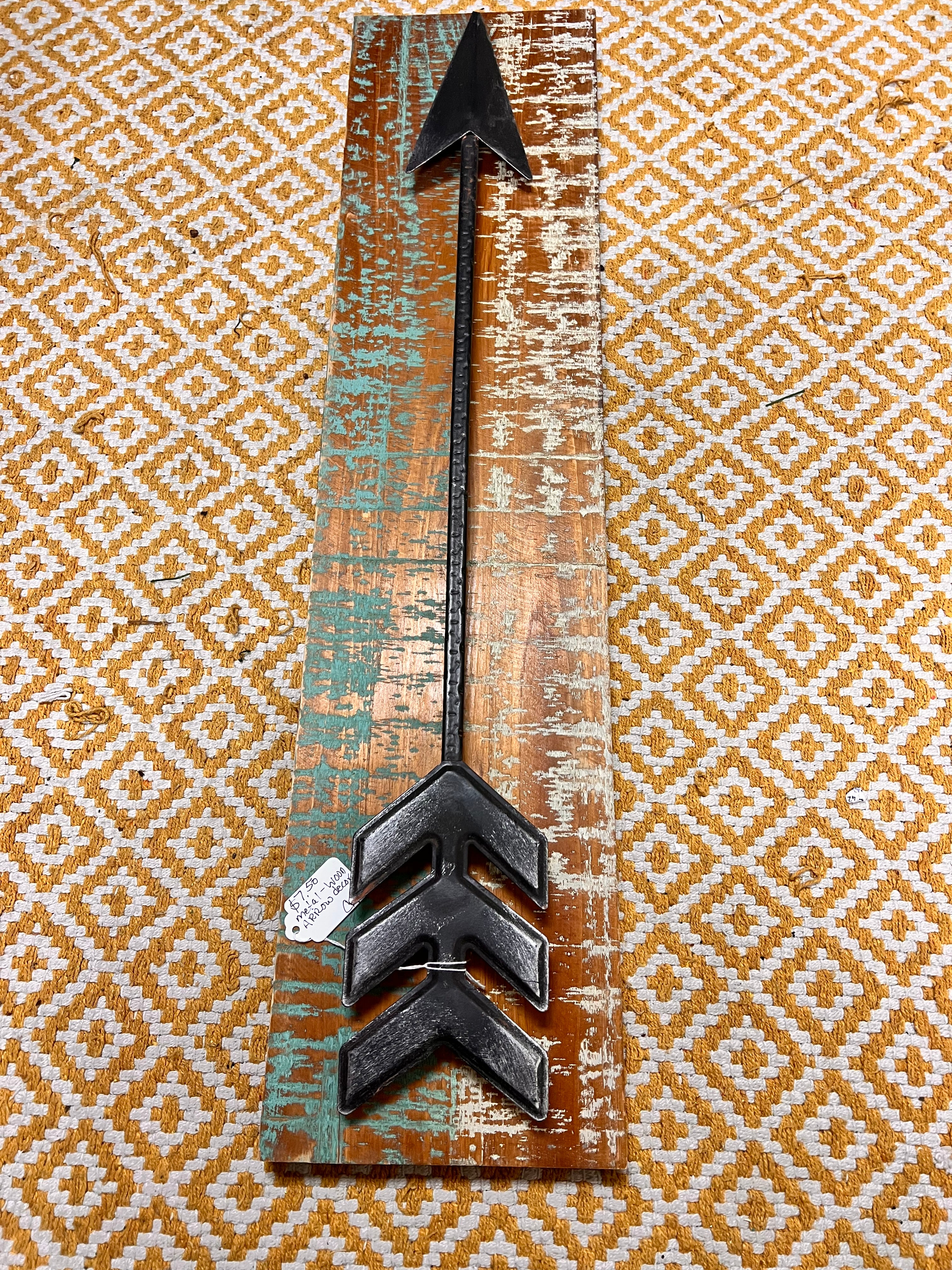Metal Wood Arrow Decor