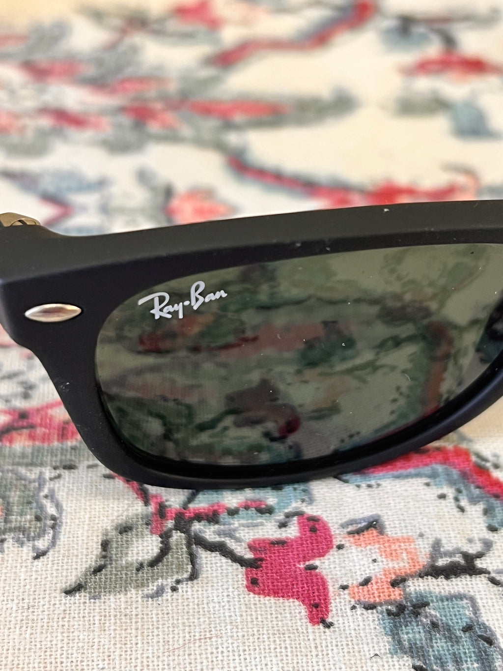 Black Ray-Ban Sunglasses