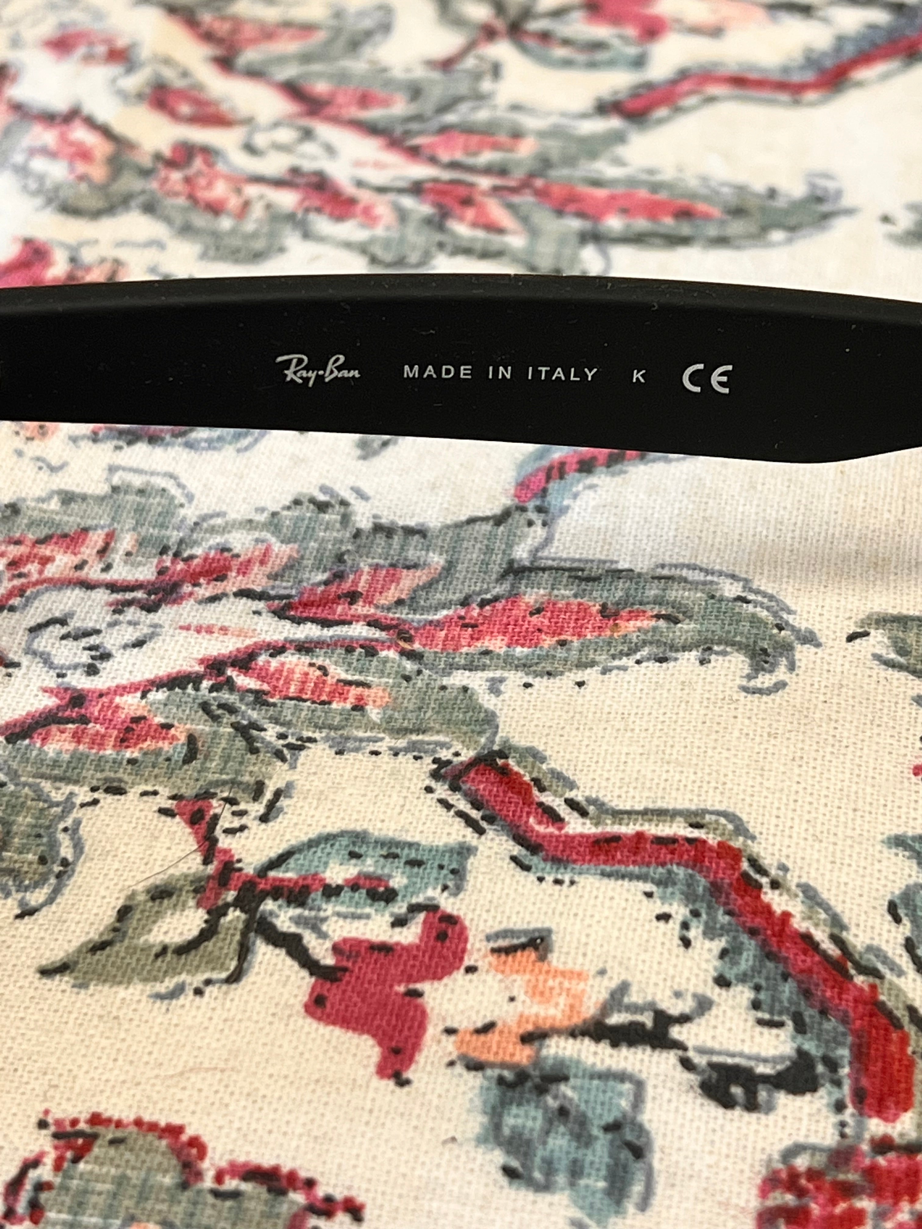 Black Ray-Ban Sunglasses