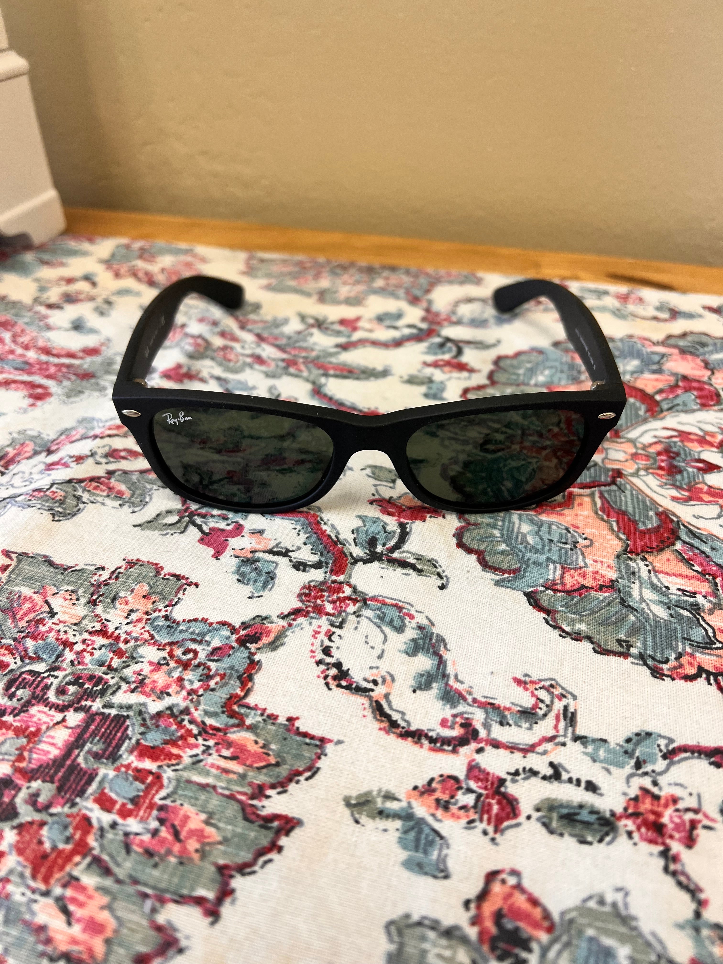 Black Ray-Ban Sunglasses