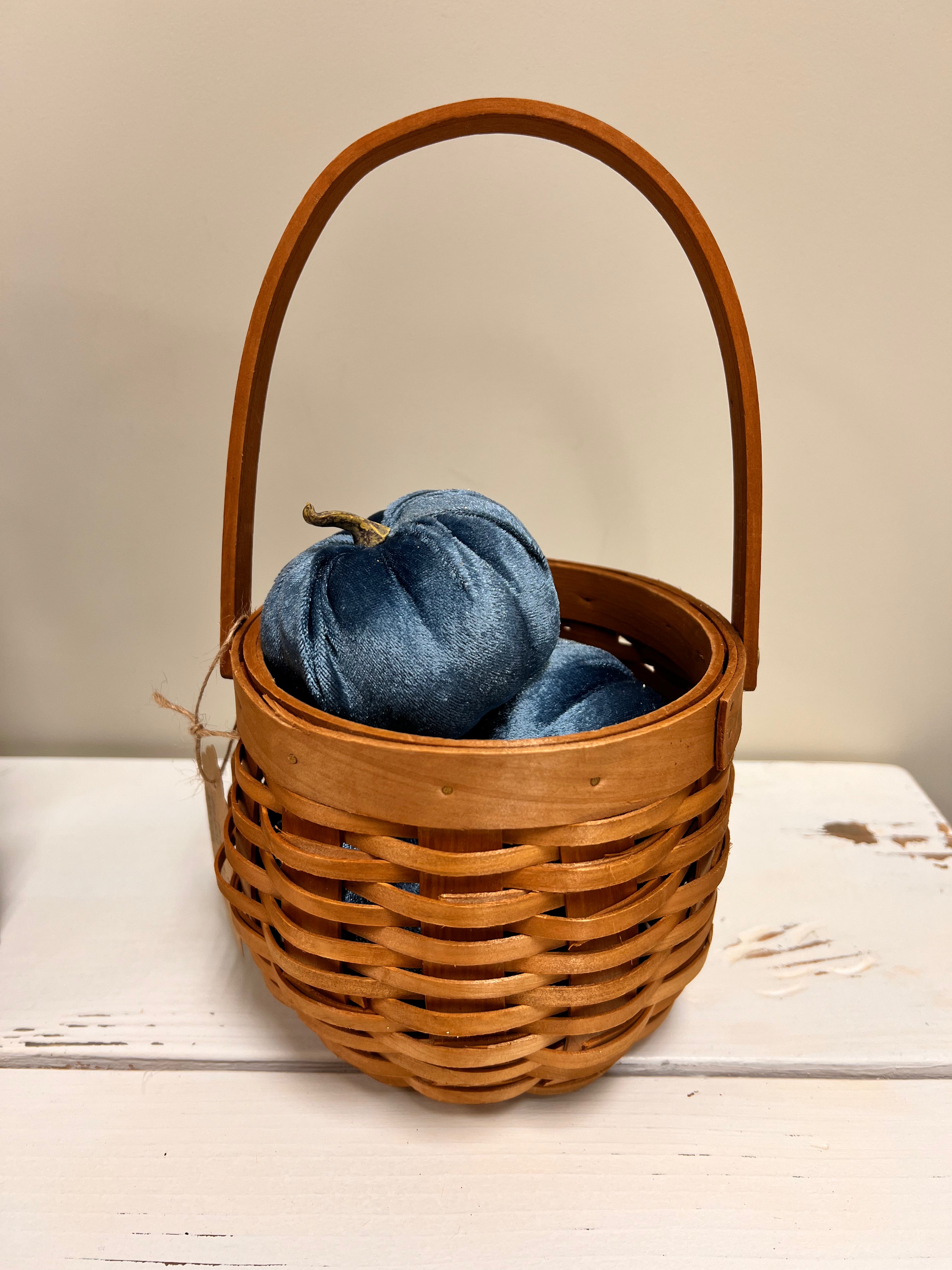 Basket w/Pumpkins