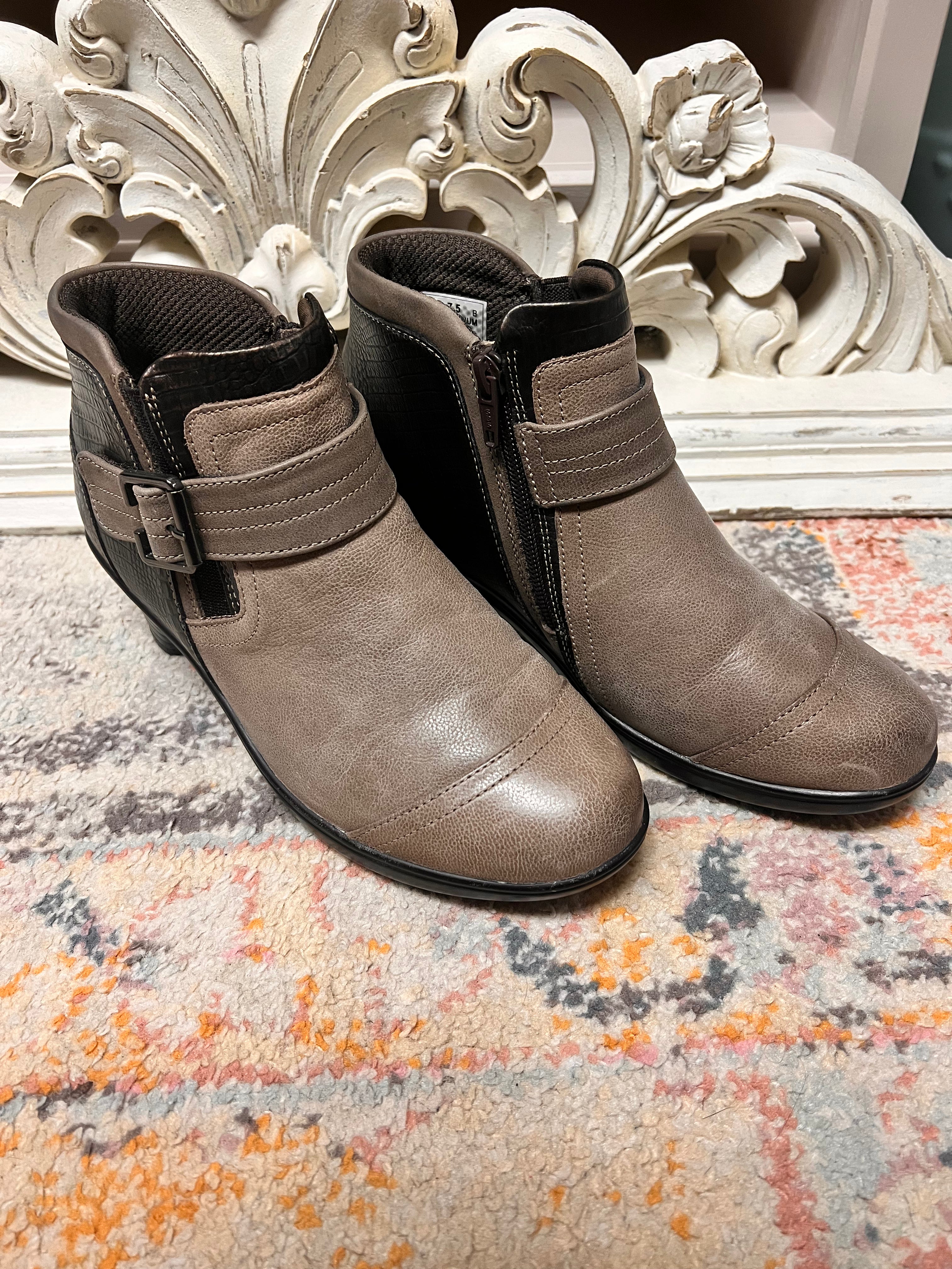 Ladies Boots 7.5