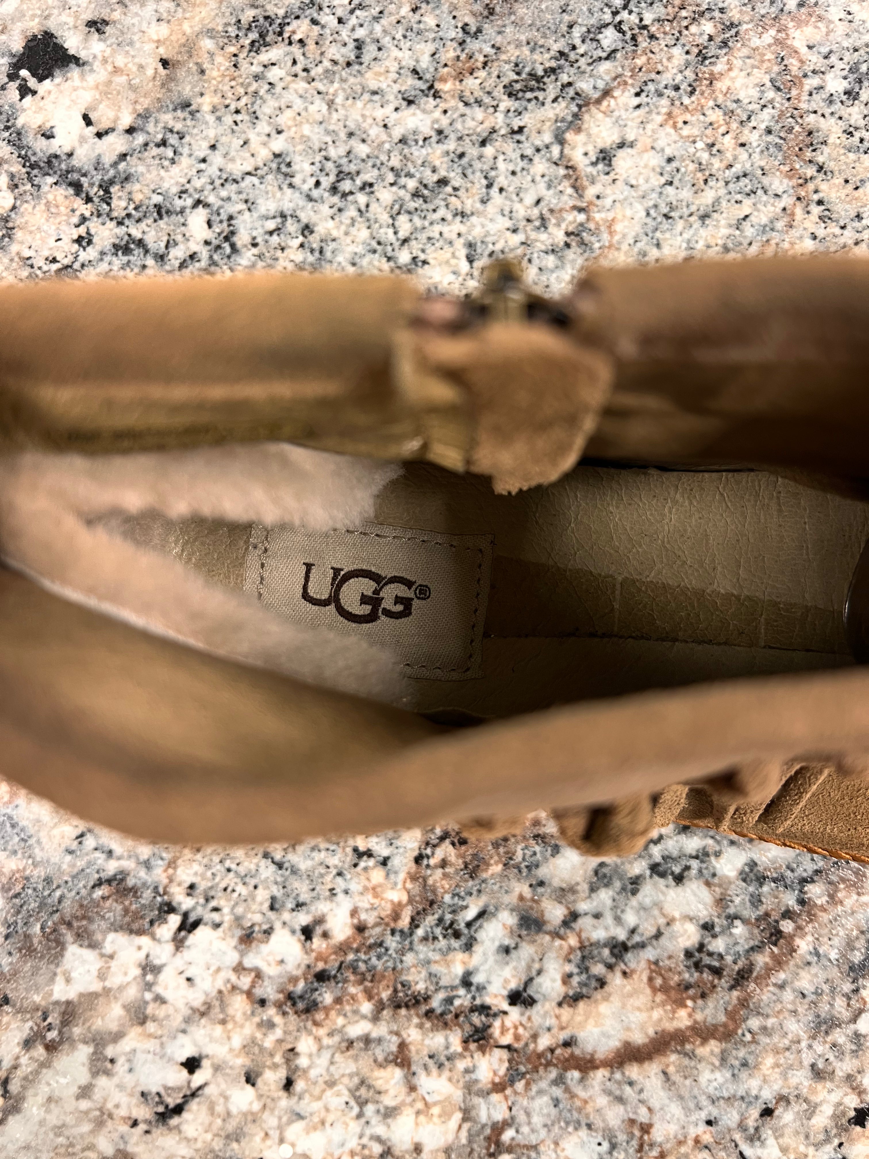 UGG Moccasin 6.5