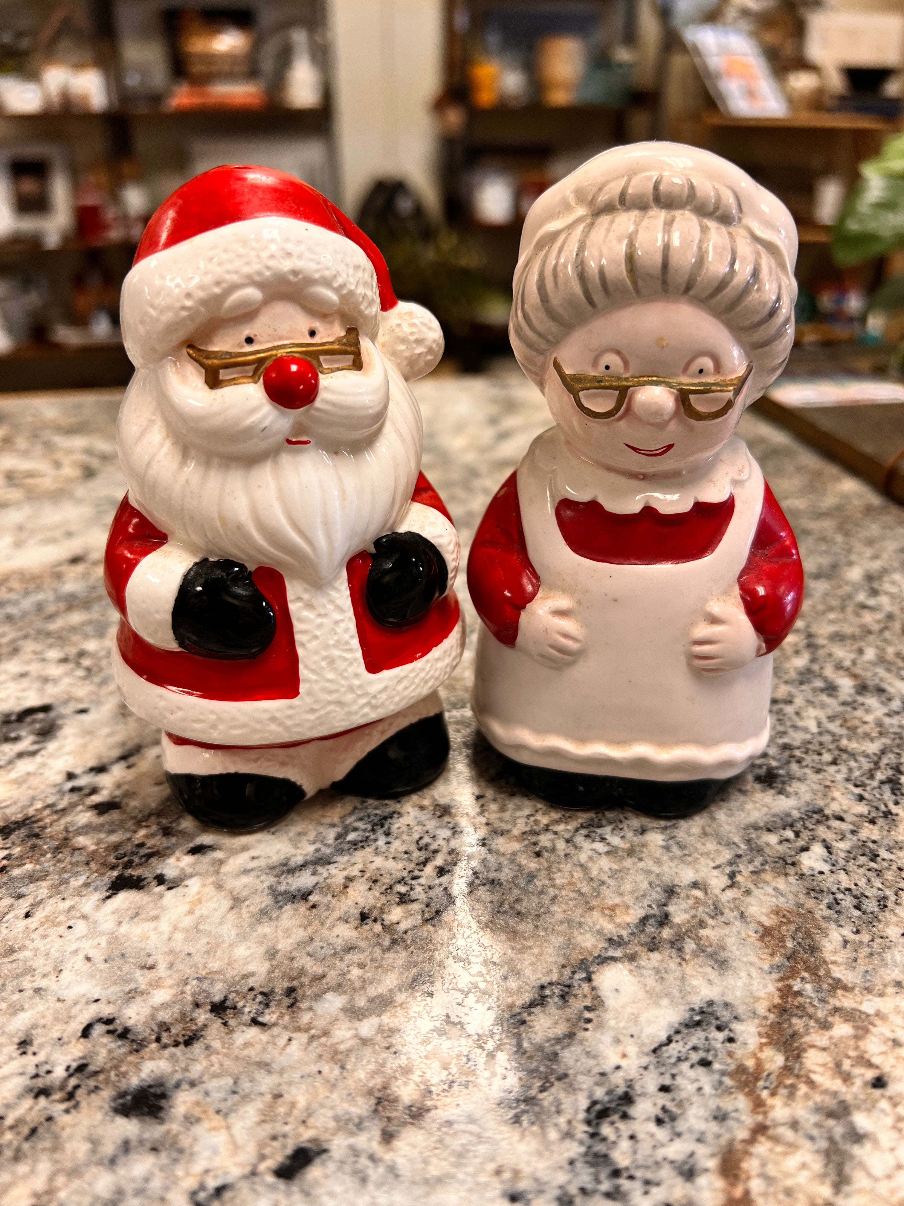 Santa Shaker Set